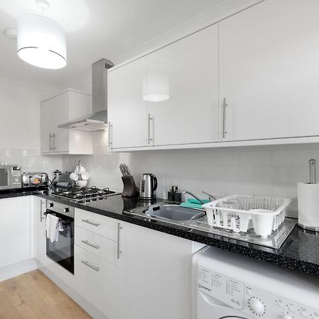 Pinewood Studios, Iver Slough Heathrow 1 & 2 Bedroom Apartments With Parking By Arista Living المظهر الخارجي الصورة