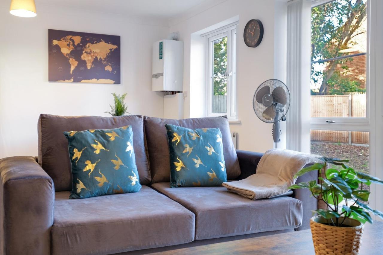 Pinewood Studios, Iver Slough Heathrow 1 & 2 Bedroom Apartments With Parking By Arista Living المظهر الخارجي الصورة