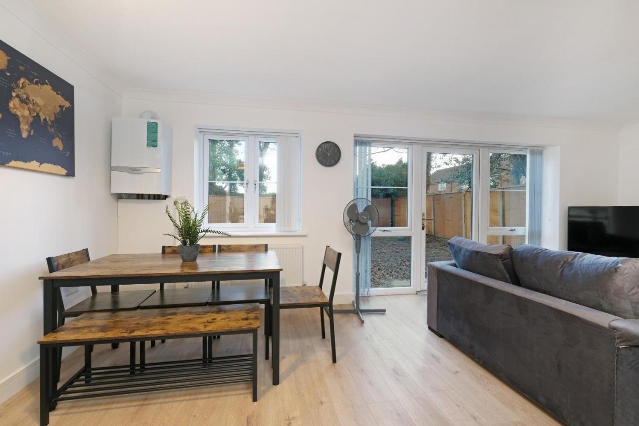 Pinewood Studios, Iver Slough Heathrow 1 & 2 Bedroom Apartments With Parking By Arista Living المظهر الخارجي الصورة