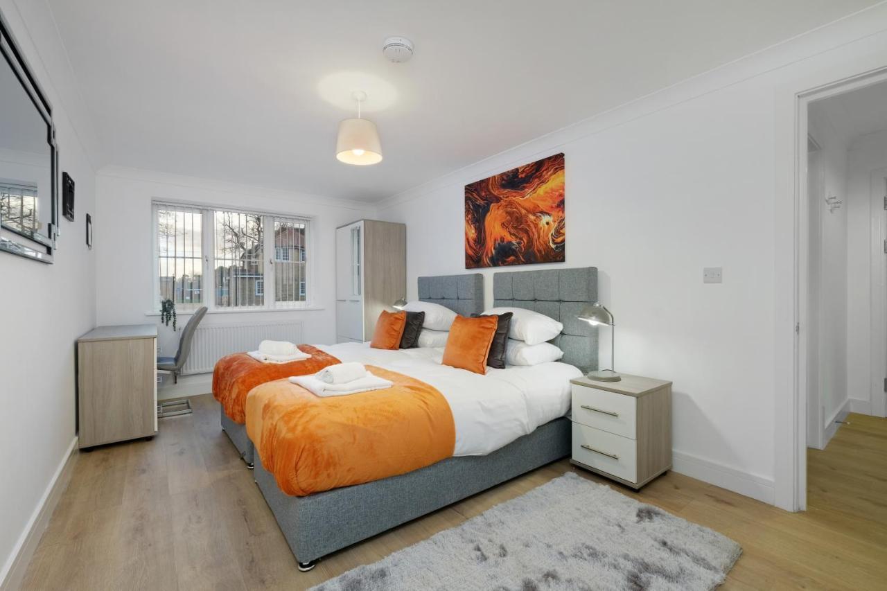 Pinewood Studios, Iver Slough Heathrow 1 & 2 Bedroom Apartments With Parking By Arista Living المظهر الخارجي الصورة