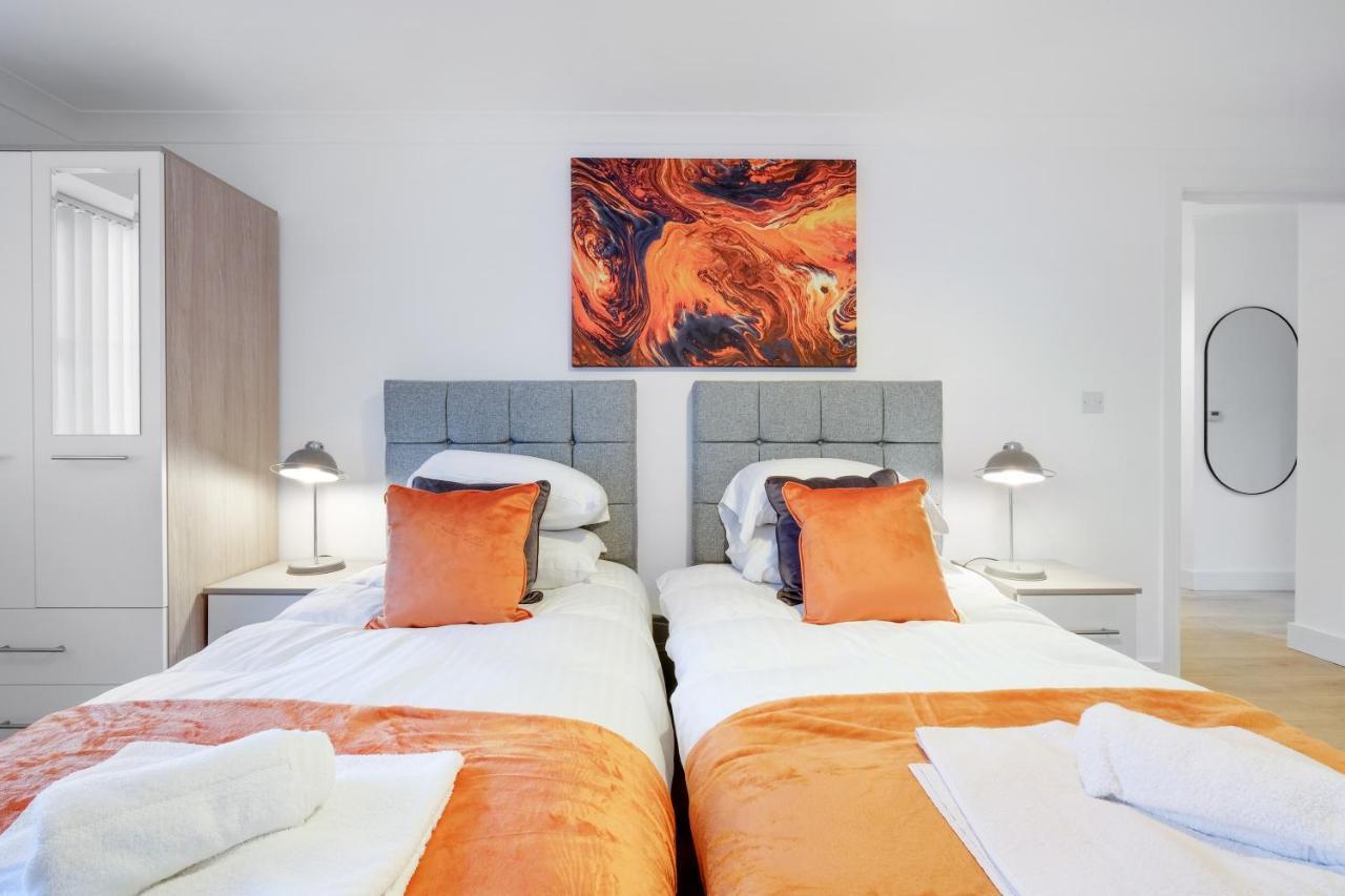 Pinewood Studios, Iver Slough Heathrow 1 & 2 Bedroom Apartments With Parking By Arista Living المظهر الخارجي الصورة