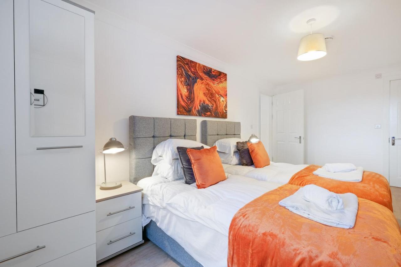 Pinewood Studios, Iver Slough Heathrow 1 & 2 Bedroom Apartments With Parking By Arista Living المظهر الخارجي الصورة