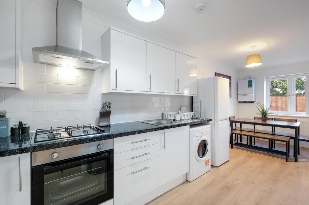 Pinewood Studios, Iver Slough Heathrow 1 & 2 Bedroom Apartments With Parking By Arista Living المظهر الخارجي الصورة