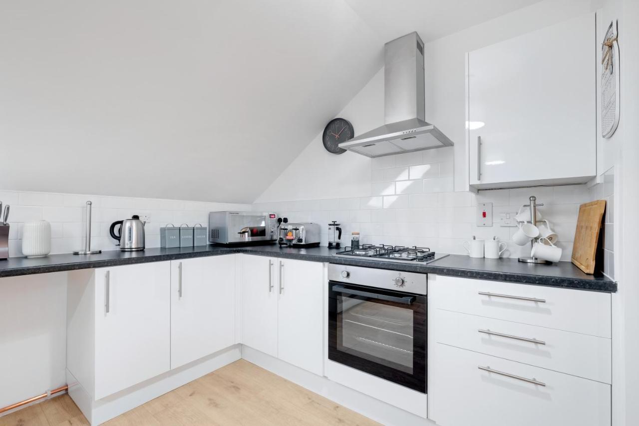 Pinewood Studios, Iver Slough Heathrow 1 & 2 Bedroom Apartments With Parking By Arista Living المظهر الخارجي الصورة