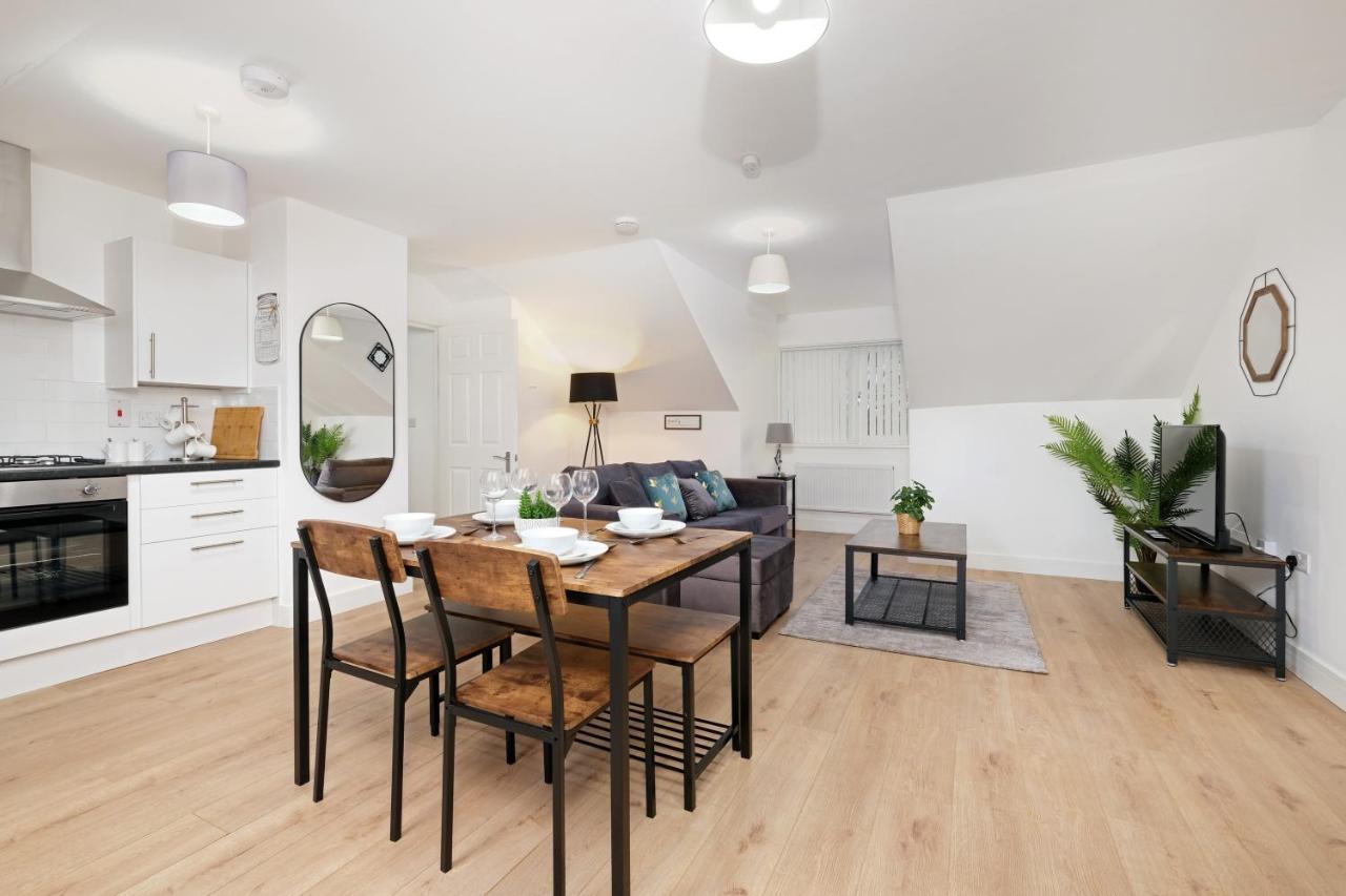 Pinewood Studios, Iver Slough Heathrow 1 & 2 Bedroom Apartments With Parking By Arista Living المظهر الخارجي الصورة