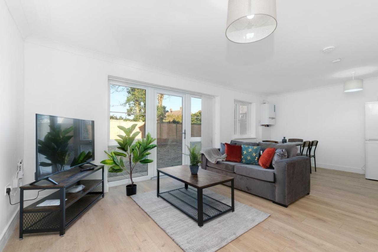 Pinewood Studios, Iver Slough Heathrow 1 & 2 Bedroom Apartments With Parking By Arista Living المظهر الخارجي الصورة