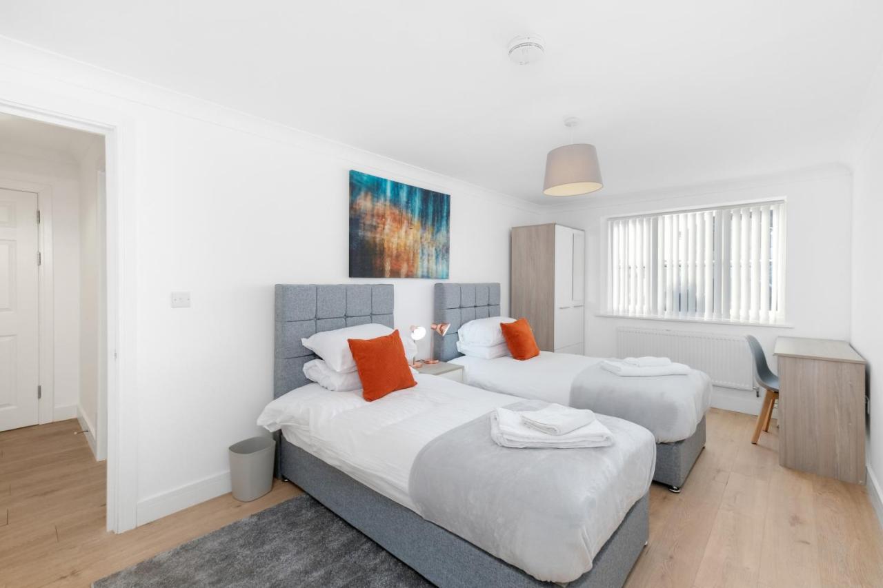 Pinewood Studios, Iver Slough Heathrow 1 & 2 Bedroom Apartments With Parking By Arista Living المظهر الخارجي الصورة