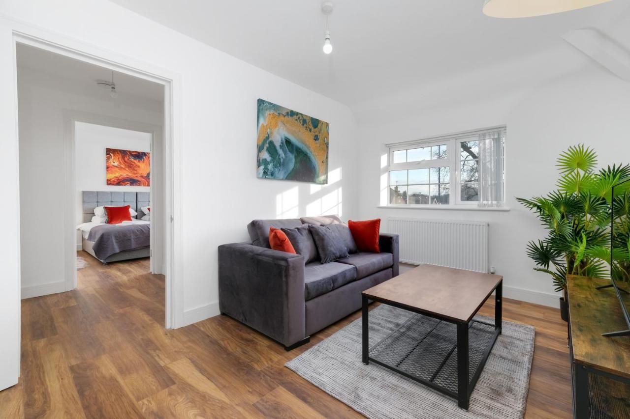 Pinewood Studios, Iver Slough Heathrow 1 & 2 Bedroom Apartments With Parking By Arista Living المظهر الخارجي الصورة