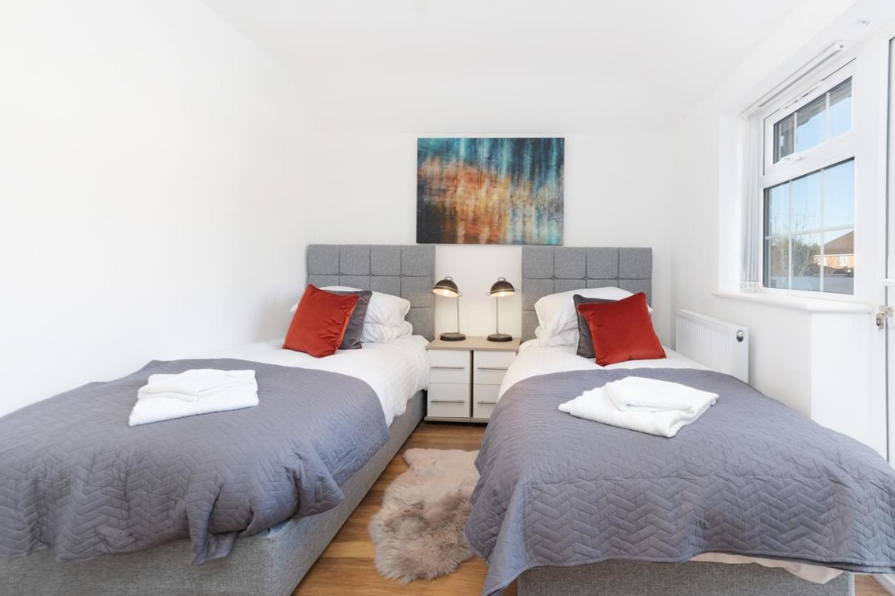 Pinewood Studios, Iver Slough Heathrow 1 & 2 Bedroom Apartments With Parking By Arista Living المظهر الخارجي الصورة