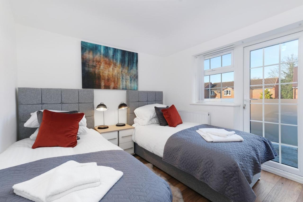 Pinewood Studios, Iver Slough Heathrow 1 & 2 Bedroom Apartments With Parking By Arista Living المظهر الخارجي الصورة