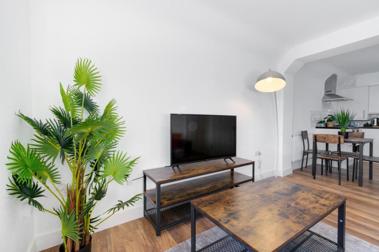 Pinewood Studios, Iver Slough Heathrow 1 & 2 Bedroom Apartments With Parking By Arista Living المظهر الخارجي الصورة