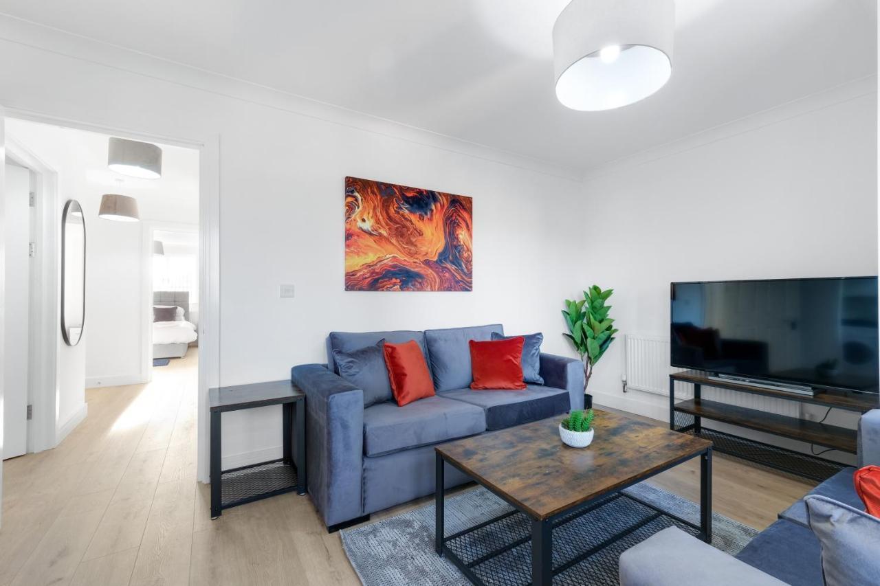 Pinewood Studios, Iver Slough Heathrow 1 & 2 Bedroom Apartments With Parking By Arista Living المظهر الخارجي الصورة