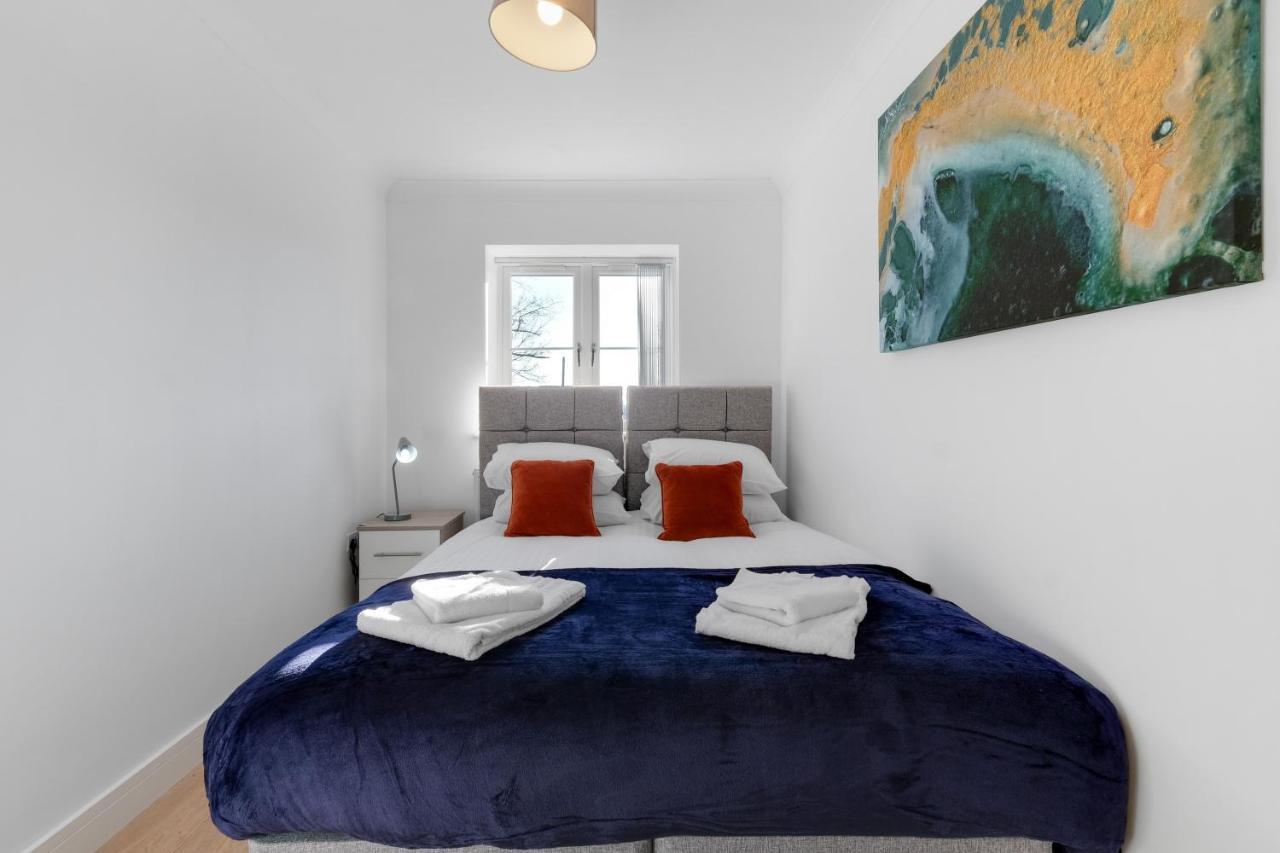 Pinewood Studios, Iver Slough Heathrow 1 & 2 Bedroom Apartments With Parking By Arista Living المظهر الخارجي الصورة