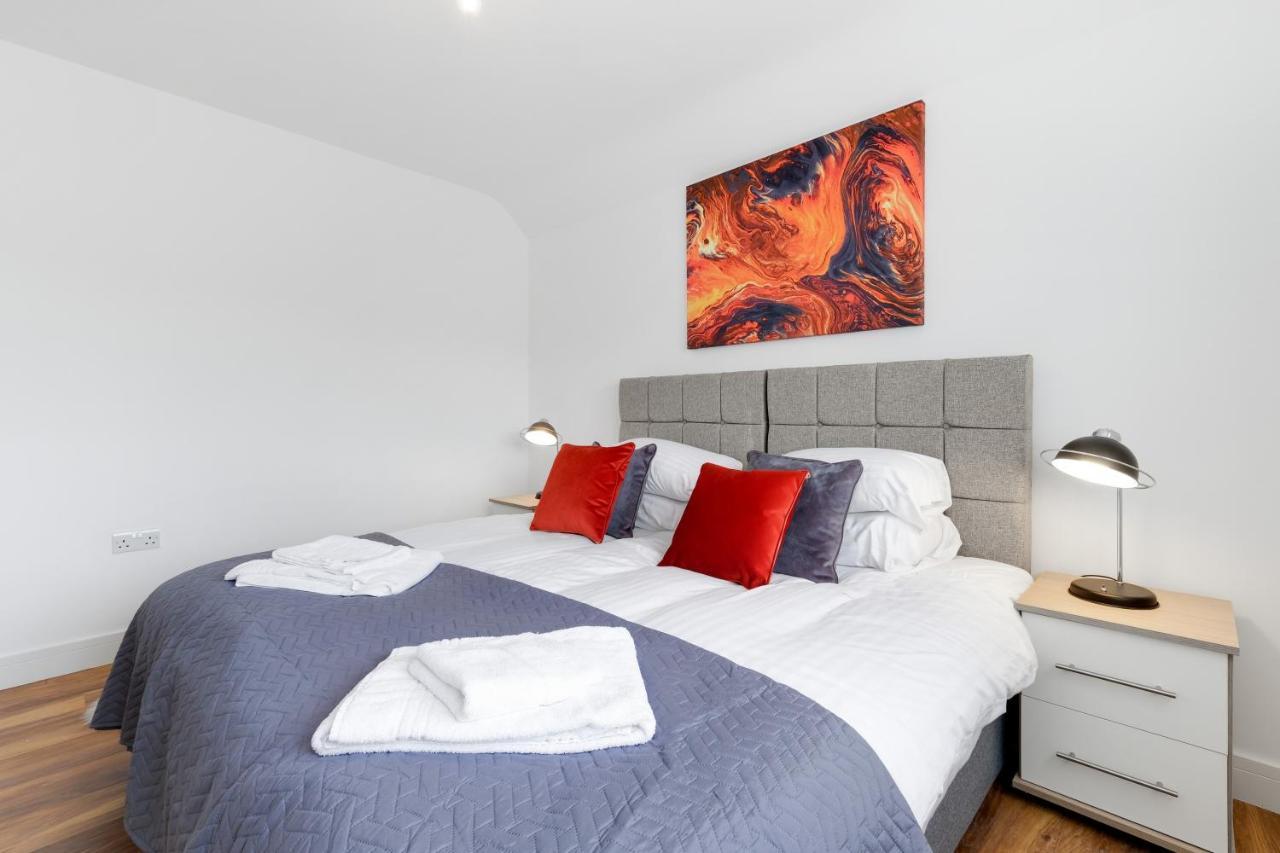 Pinewood Studios, Iver Slough Heathrow 1 & 2 Bedroom Apartments With Parking By Arista Living المظهر الخارجي الصورة
