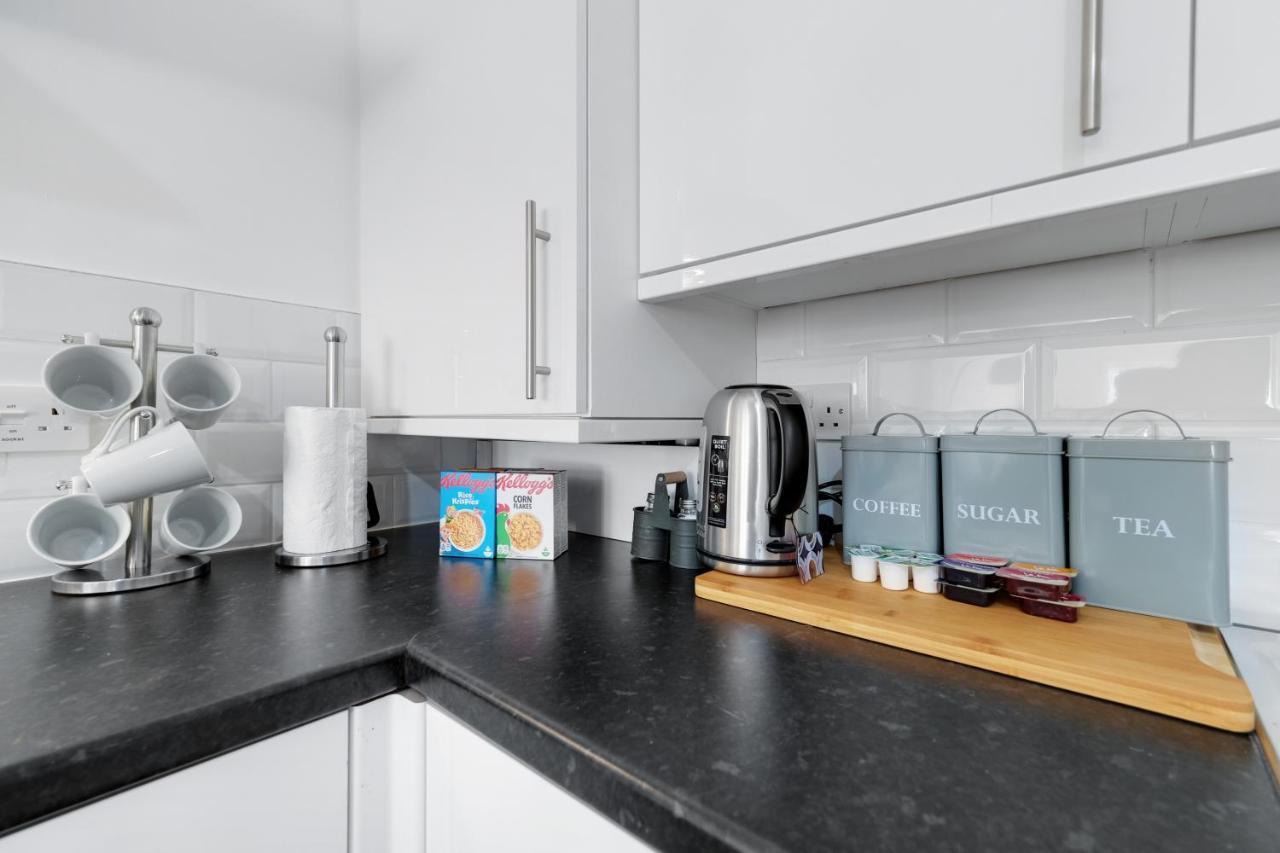 Pinewood Studios, Iver Slough Heathrow 1 & 2 Bedroom Apartments With Parking By Arista Living المظهر الخارجي الصورة