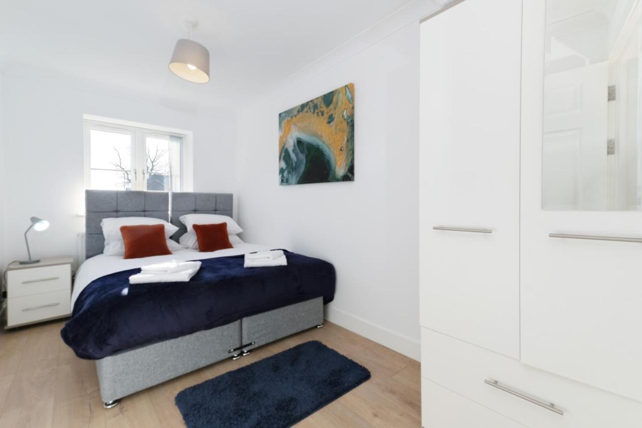 Pinewood Studios, Iver Slough Heathrow 1 & 2 Bedroom Apartments With Parking By Arista Living المظهر الخارجي الصورة