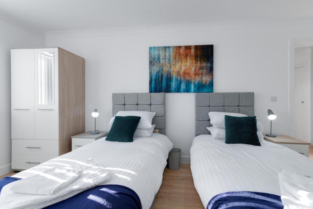 Pinewood Studios, Iver Slough Heathrow 1 & 2 Bedroom Apartments With Parking By Arista Living المظهر الخارجي الصورة