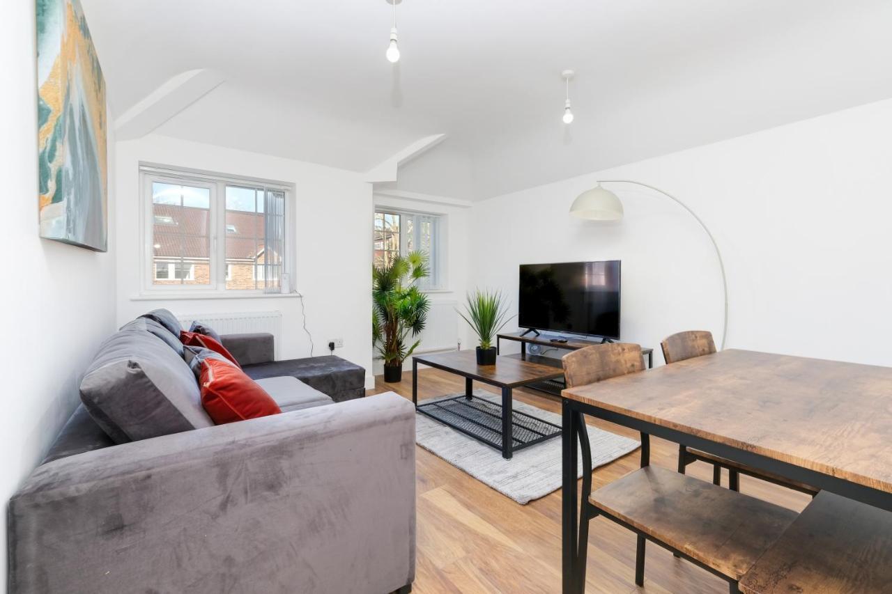 Pinewood Studios, Iver Slough Heathrow 1 & 2 Bedroom Apartments With Parking By Arista Living المظهر الخارجي الصورة